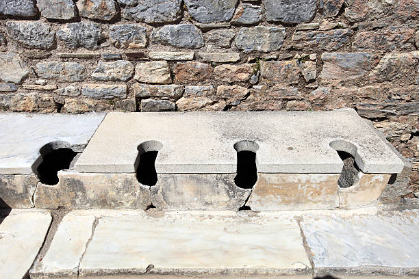 éfeso casa de banho - toilet public restroom ephesus history imagens e fotografias de stock