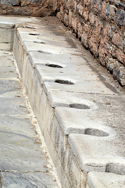 éfeso casa de banho - toilet public restroom ephesus history imagens e fotografias de stock