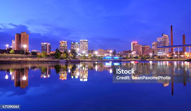 Edificios De La Ciudad De Birmingham Alabama Foto de stock y más banco de imágenes de Birmingham - Alabama - Birmingham - Alabama, Noche, Alabama