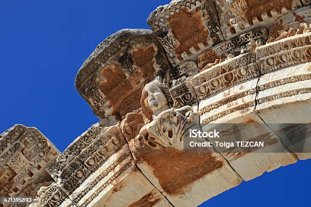 Templo De Adriano Éfeso - Fotografias de stock e mais imagens de Arco - Caraterística arquitetural - Arco - Caraterística arquitetural, Arqueologia, Arruinado