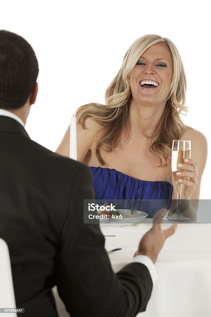 Молодая пара на ужин - Стоковые фото Пара - Человеческие взаимоотношения роялти-фри