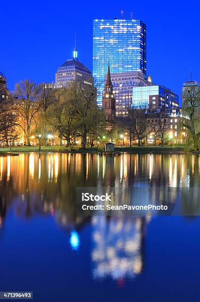 Foto de Jardim Público De Boston e mais fotos de stock de Boston - Massachusetts - Boston - Massachusetts, Noite, Baía de Back