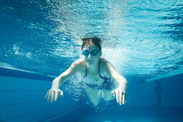 istock Young girl in swimming pool 471397483