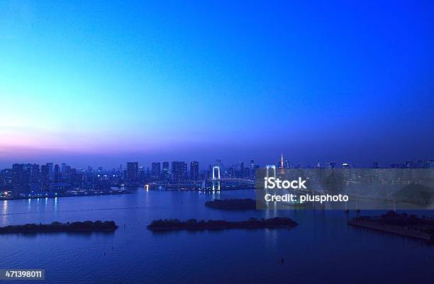 Blick Auf Die Innenstadt Von Tokio Die Rainbow Bridge Bei Nacht Stockfoto und mehr Bilder von Tokio