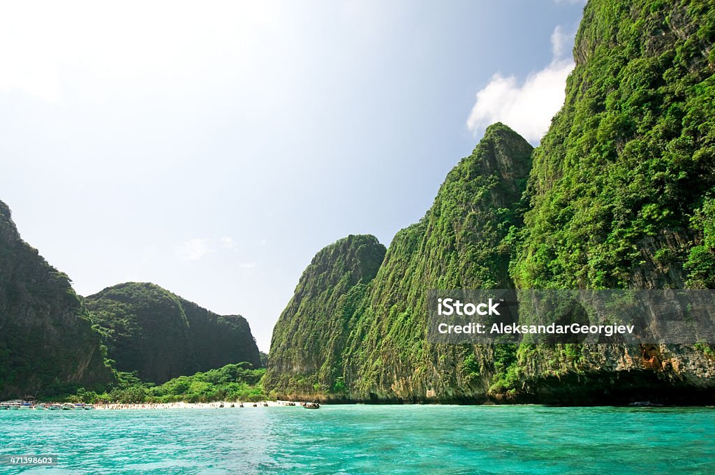 Hermosa beach, islas phi phi, Tailandia - Foto de stock de Acantilado libre de derechos