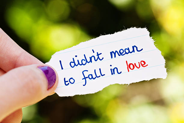 istock Hand-drawn love note expresses surprise and regret 471399827