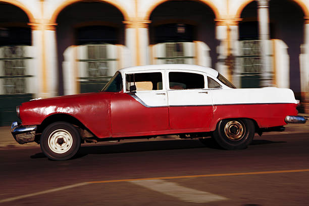 istock Vintage car in Cuba 471400205