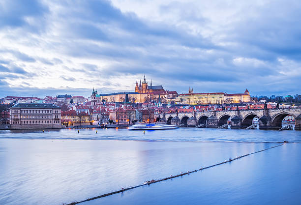 istock Evening view of the old Prague castle, Charles bridge 471401016
