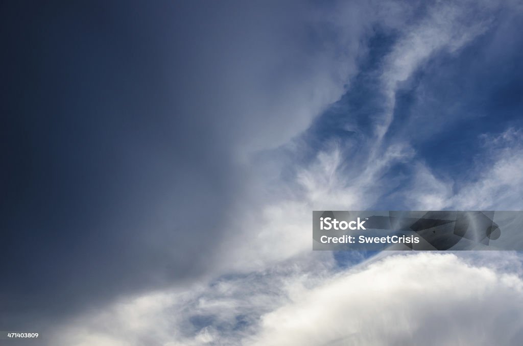 Nubes y cielo antes de la tempestad - Foto de stock de Belleza de la naturaleza libre de derechos