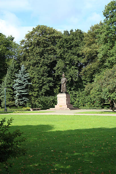 istock Statue of Prince Michael de Tolly in Riga 471403909