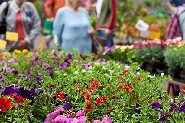 istock Florist on weekly market 471405727