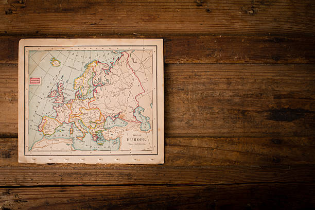alte farbe karte von europa, vom 19. jahrhundert mit copy space - copy sapce stock-fotos und bilder