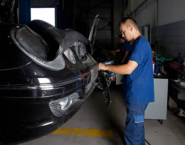 istock Auto Repair Shop 471410551