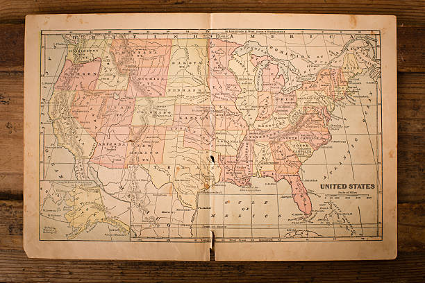 1867, vecchia mappa di colore degli stati uniti, seduto su legno - map gulf of mexico cartography usa foto e immagini stock