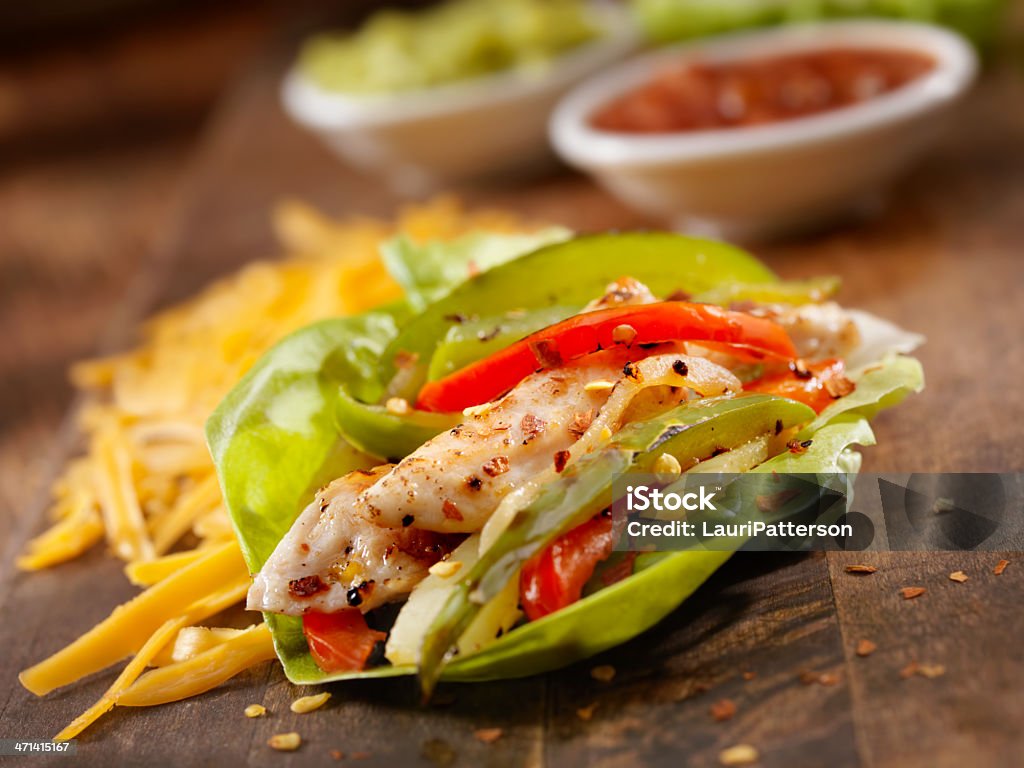 Chicken Fajita/Fajita de Wrap de alface - Foto de stock de Alface royalty-free