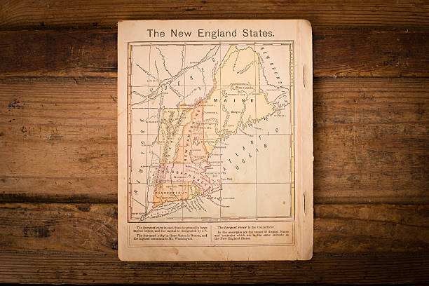 1867, cor mapa da nova inglaterra-membros, sobre fundo de madeira - massachusetts bay imagens e fotografias de stock