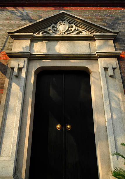 istock Shikumen door in Shanghai 471415891