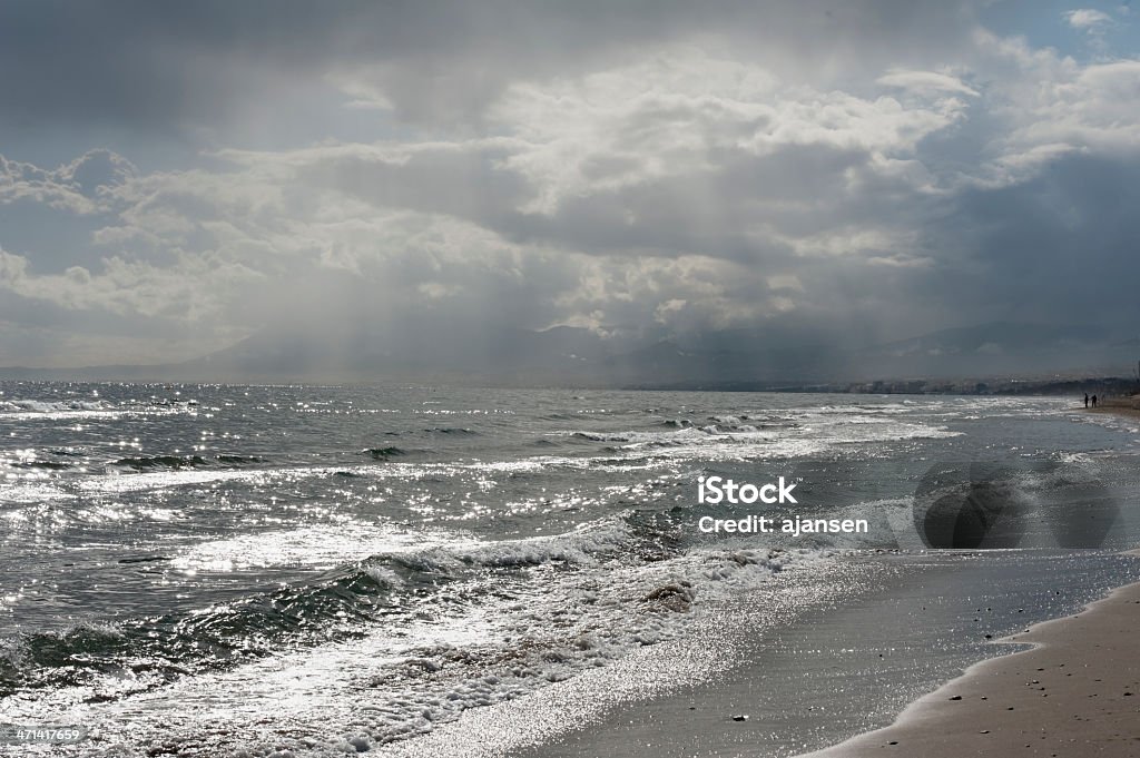 Nubarrones sobre el mar - Foto de stock de Agua libre de derechos