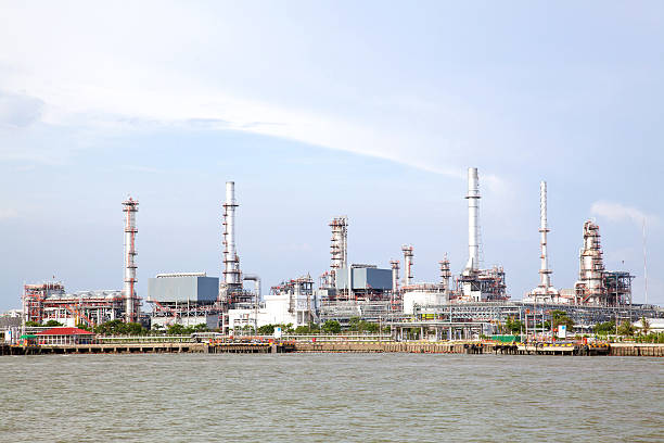 istock Oil refinery plant 471418411