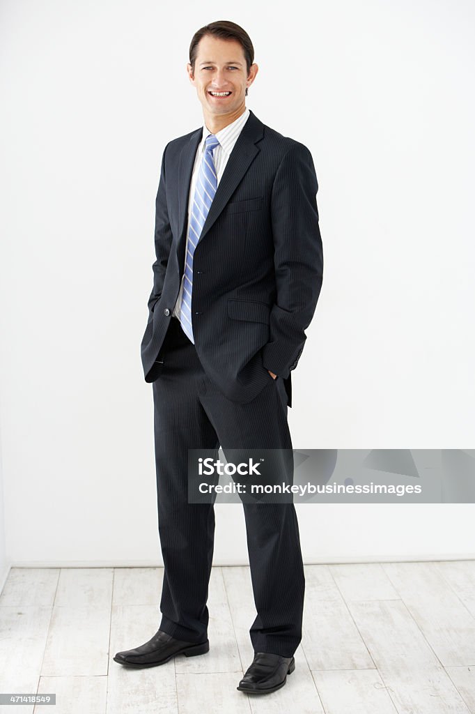 Portrait en Studio d'un homme d'affaires debout sur fond blanc - Photo de Adulte libre de droits