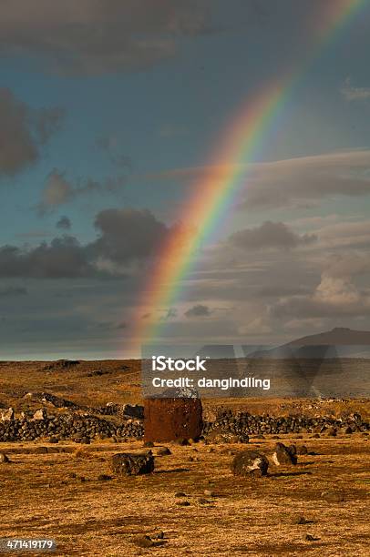 Arcoíris Sobre A Ilha De Páscoa Com Penacho - Fotografias de stock e mais imagens de Ao Ar Livre - Ao Ar Livre, Chile, Cones de escórias