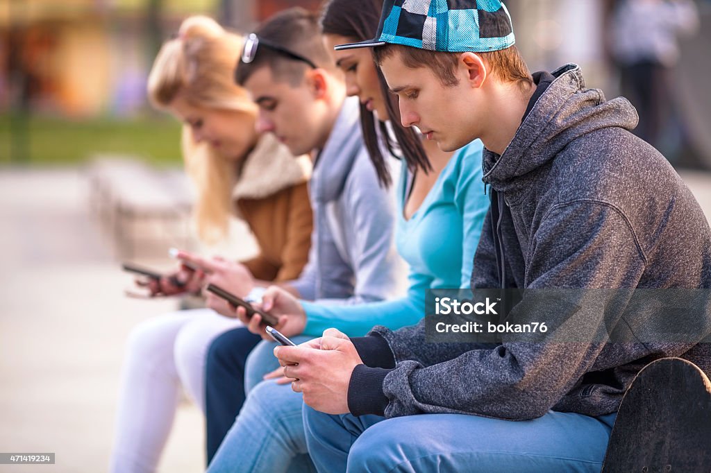 Teenager mit Handy - Lizenzfrei Teenager-Alter Stock-Foto