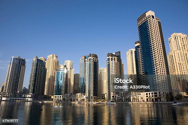 Dubai Marina - Fotografie stock e altre immagini di Acqua - Acqua, Ambientazione esterna, Andare in barca a vela