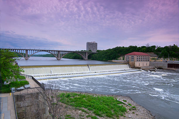 istock Ford Parkway Bridge and Dam 471420697