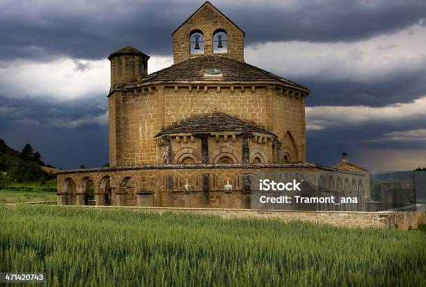 Foto de Românico Igreja De Santa Maria De Eunate e mais fotos de stock de Réplica do Navio Santa Maria