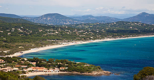 pampelonne beach-st. tropez - strand von pampelonne stock-fotos und bilder