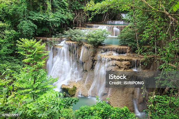 Hermosa Cascada Foto de stock y más banco de imágenes de Agua - Agua, Aire libre, Belleza de la naturaleza