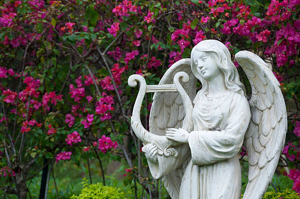 istock Sculpture of angel 471427382
