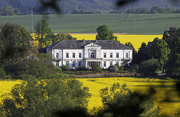 istock Manor 