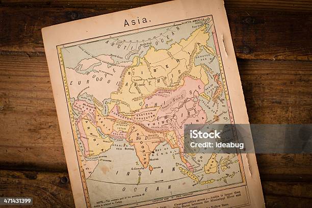 1867 Vecchio Colore Mappa Di Asia Su Sfondo In Legno - Fotografie stock e altre immagini di Antico - Vecchio stile