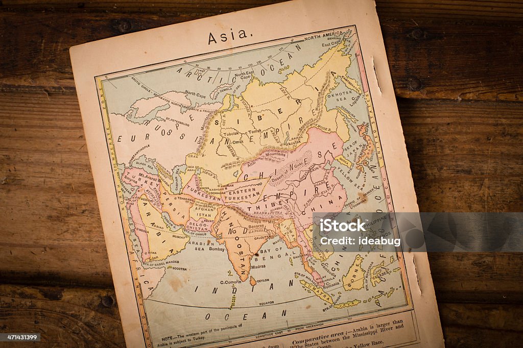 1867, stary, kolorowy Mapa Azji, na tle drewna - Zbiór zdjęć royalty-free (Antyczny)