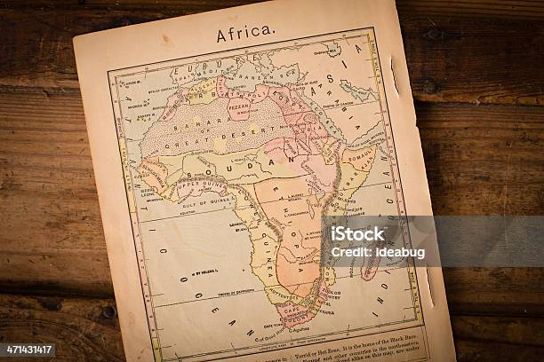 1867 Stary Kolor Mapa Afryki Na Tle Drewna - zdjęcia stockowe i więcej obrazów Afryka - Afryka, Mapa, Stary