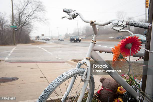 Foto de Ghost Bicicleta Memorial e mais fotos de stock de Bicicleta - Bicicleta, Acidente, Colisão