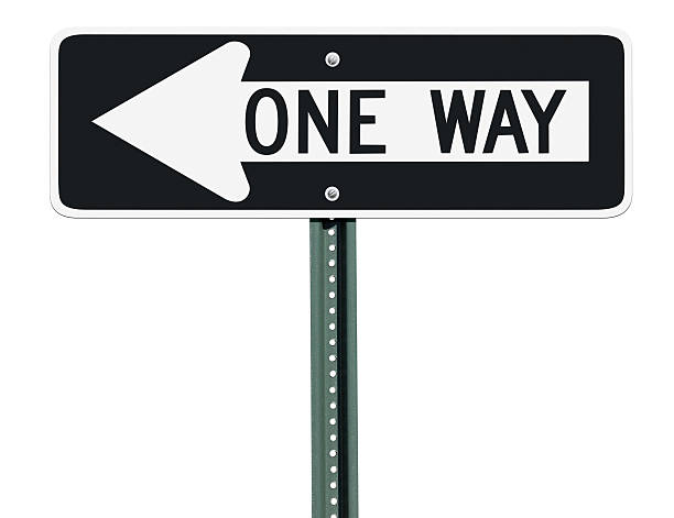 левой знак изолированные один конец - one way the way forward arrow sign directional sign стоковые фото и изображения