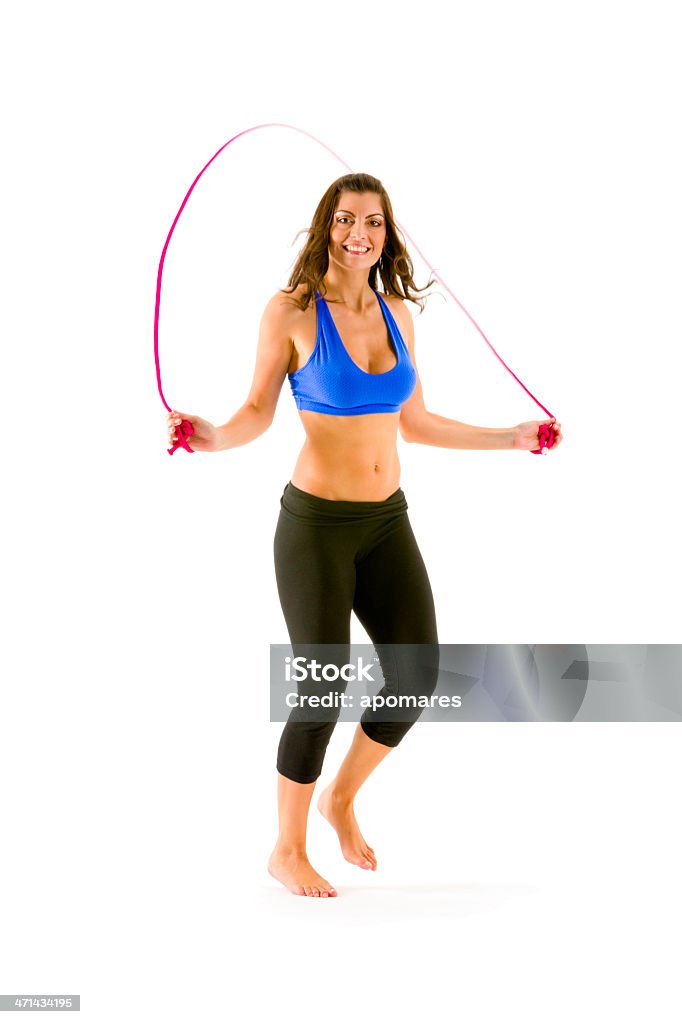 Athlétique jeune femme Saut à la corde échauffement - Photo de Activité libre de droits