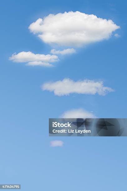 Cumulus Wolkengebilde Gedanken Blasen Stockfoto und mehr Bilder von Betrachtung - Betrachtung, Blau, Cumulus