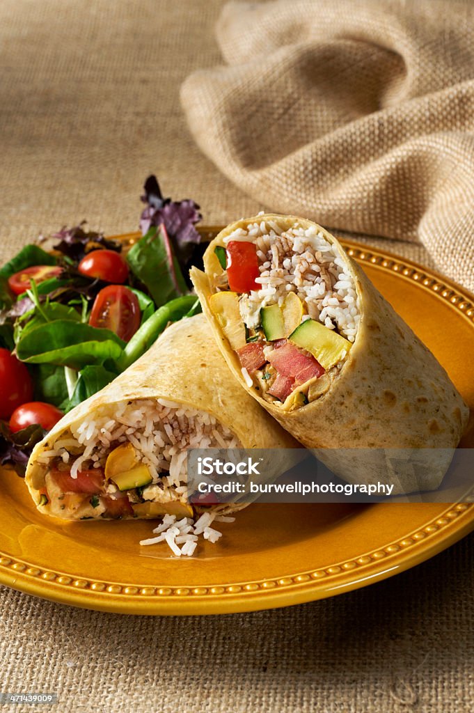 Sandwich Wrap aux légumes et riz Burrito - Photo de Burrito libre de droits