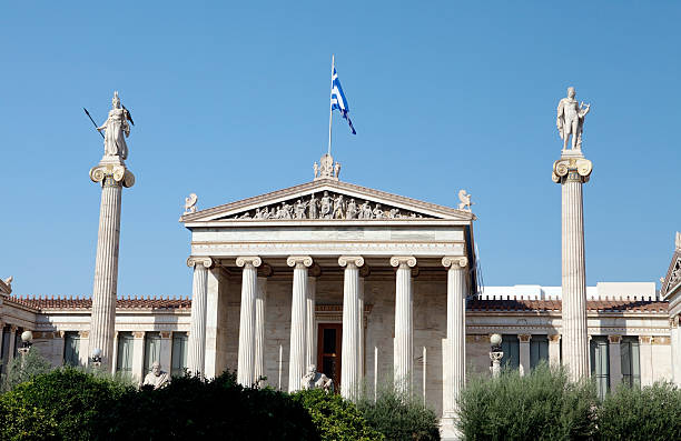 academia de atenas, grecia, con sócrates, plato y atenea - plato philosopher statue greek culture fotografías e imágenes de stock