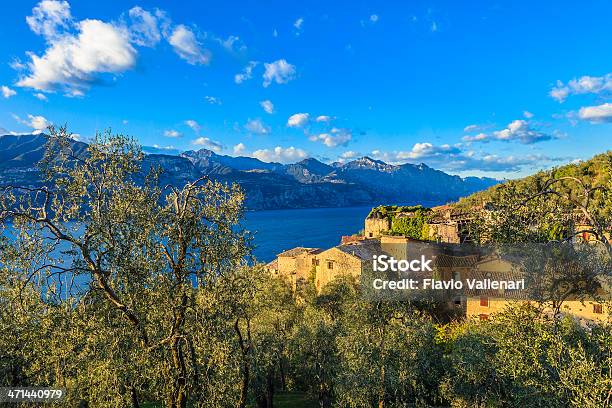 Foto de Antiga Aldeia No Lago De Garda e mais fotos de stock de Lago Garda - Lago Garda, Oliveira, Abandonado