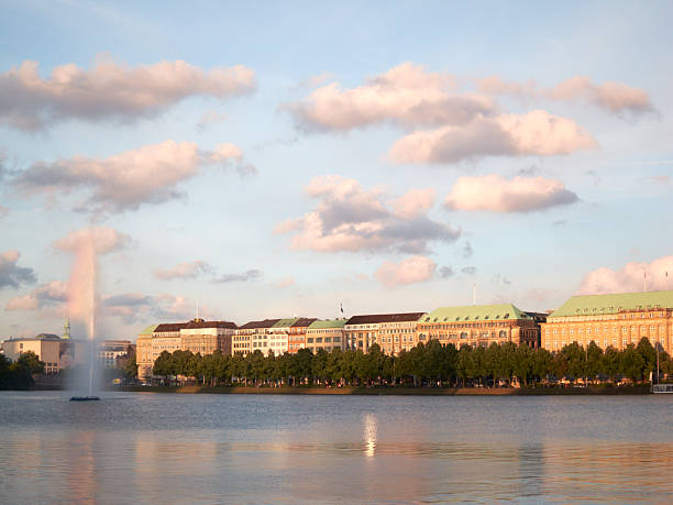 istock Hamburg Binnenalster (view to ballindamm) 471441259