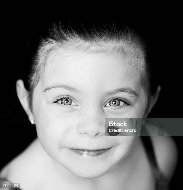 美しいクローズアップ幼児のバレリーナ - おだんごヘアのストックフォトや画像を多数ご用意 - おだんごヘア, クローズアップ, スタジオ撮影