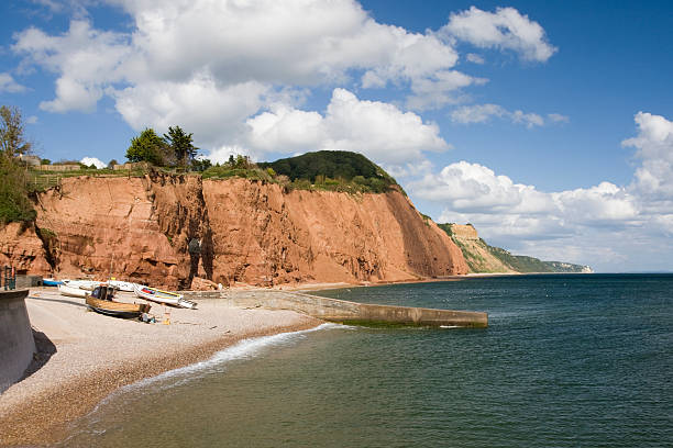 sidmouth spiaggia e scogliere della costa meridionale di devon - sidmouth devon foto e immagini stock