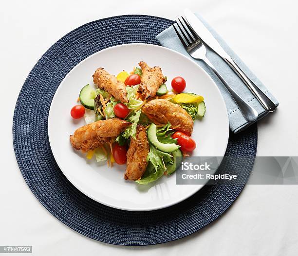 Refeição Na Praça De Placa E Salada De Frango Tandoori - Fotografias de stock e mais imagens de Círculo