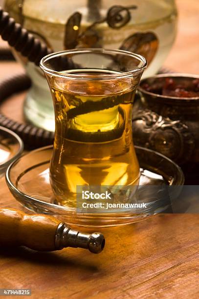 Filiżanka Herbaty Z Turcji I Nargile Serwowane W Tradycyjnym Stylu - zdjęcia stockowe i więcej obrazów Bez ludzi