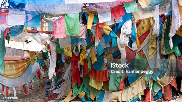 Foto de Bandeiras De Prece Tibetanas e mais fotos de stock de Bandeira - Bandeira, Bandeira de Oração, Buda