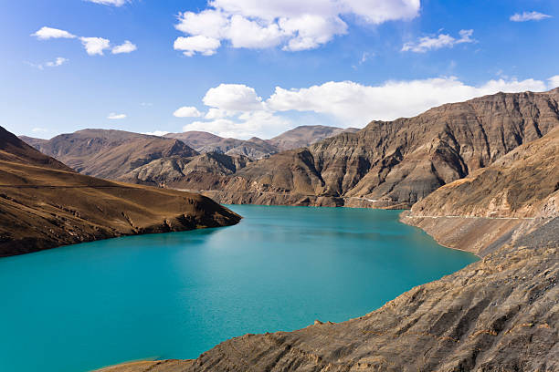 paysages du tibet - natural landmark autumn canyon cliff photos et images de collection